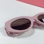 ⁦MIU MIU SMU 11W Sunglasses⁩ – תמונה ⁦2⁩