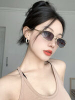 ⁦MIU MIU SMU 58Y Sunglasses⁩ – תמונה ⁦4⁩
