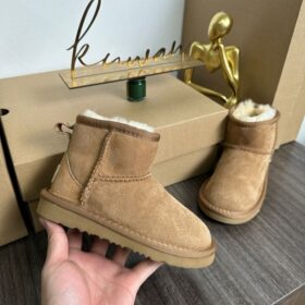 UGG