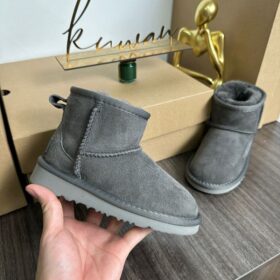 UGG