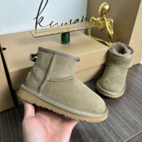 UGG