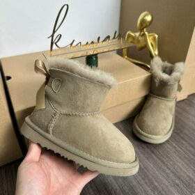 UGG