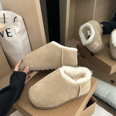 נעלי UGG