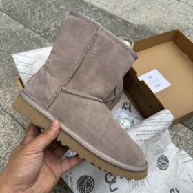 UGG