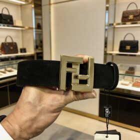 חגורה FENDI