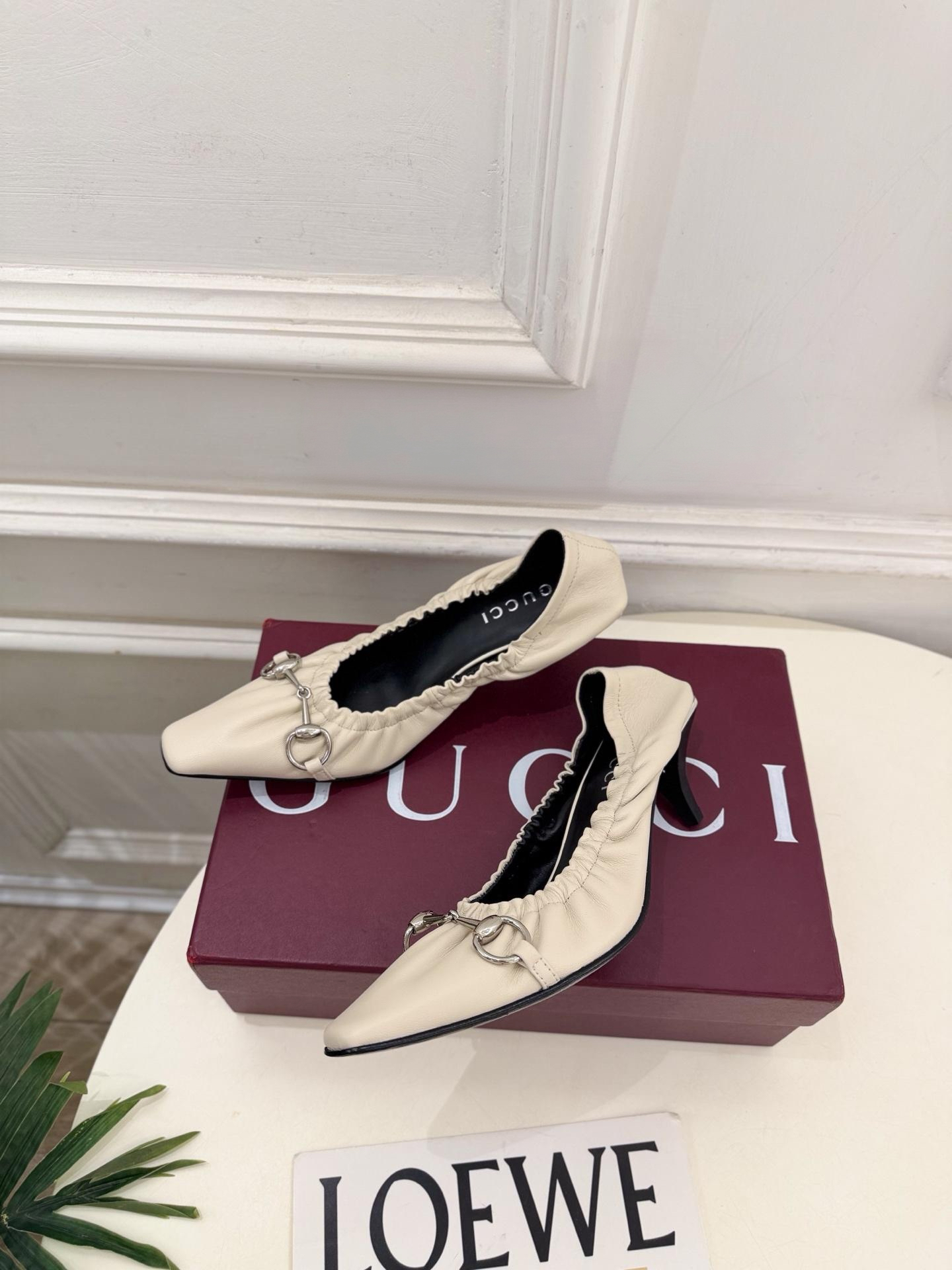 0482BC65-DEB5-4EC4-8035-059E1730B9C3 נעלי עקב GUCCI – תמונה 1
