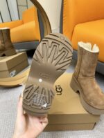 ⁦מגפי UGG פלטפורמה⁩ – תמונה ⁦2⁩