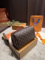 ⁦תיק רחצה LOUIS VUITTON⁩ – תמונה ⁦3⁩