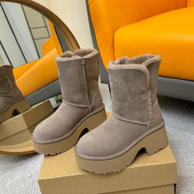 מגפי UGG פלטפורמה