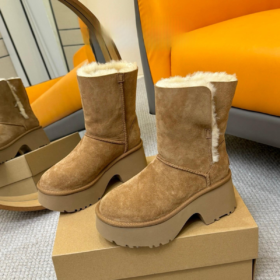 מגפי UGG פלטפורמה