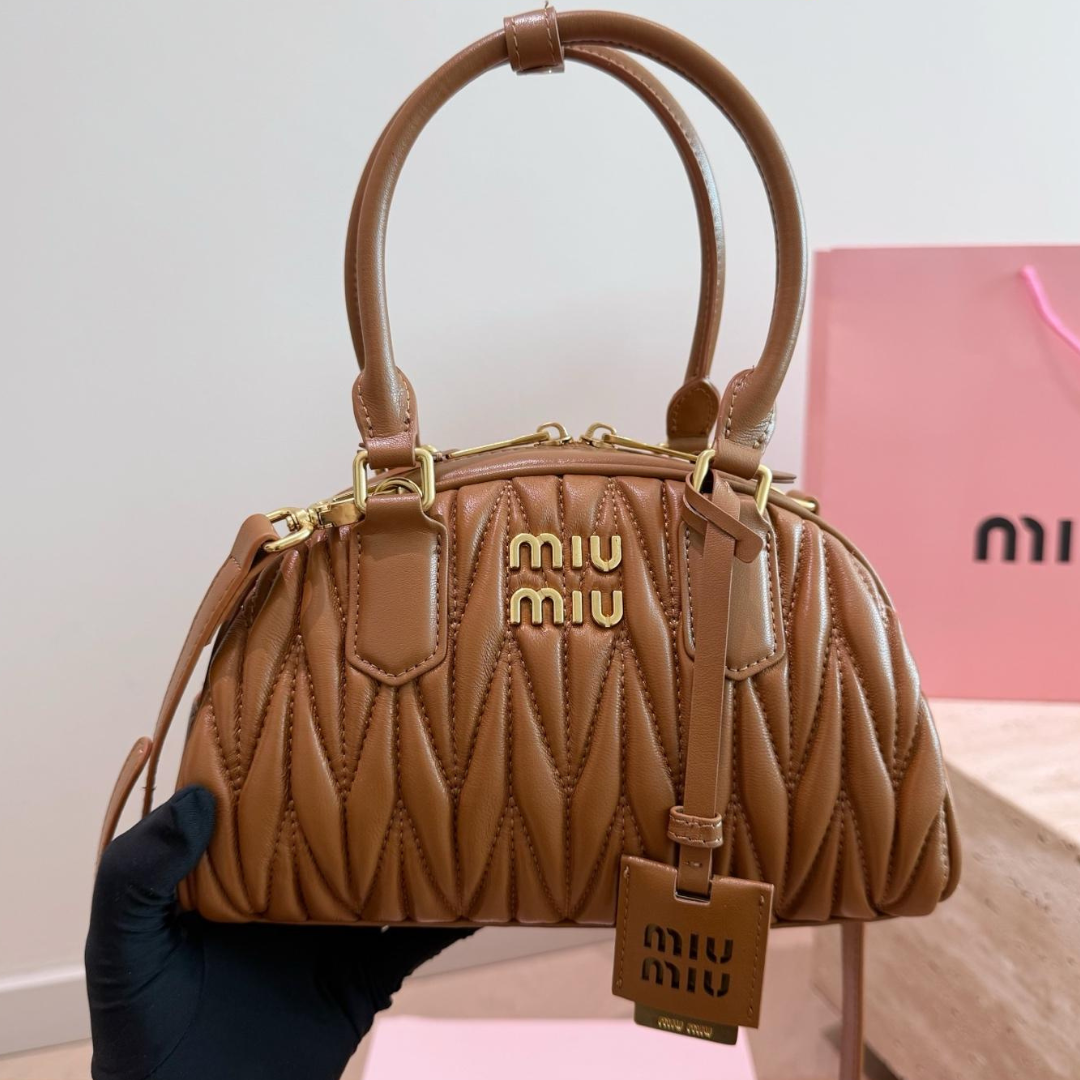 ⁦תיק MIU MIU Bowling⁩ – תמונה ⁦1⁩