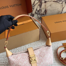 תיק LOUIS VUITTON Pochette