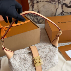 תיק LOUIS VUITTON Pochette