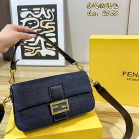 תיק FENDI Baguette
