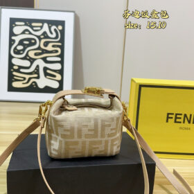 תיק FENDI Baguette