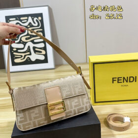 תיק FENDI Baguette