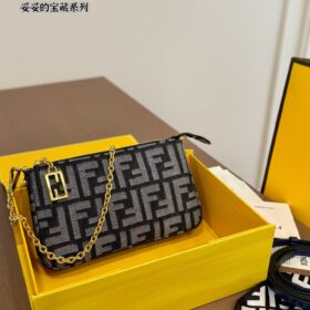 תיק FENDI Baguette