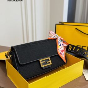 תיק FENDI Baguette