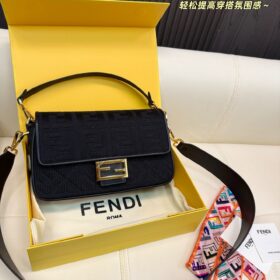 תיק FENDI Baguette