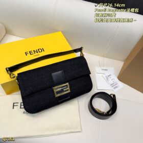 תיק FENDI Baguette