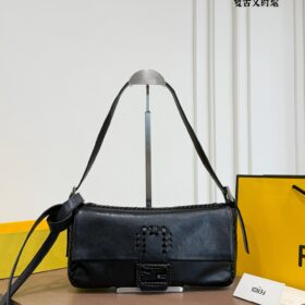 תיק FENDI Baguette