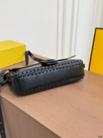 ⁦תיק FENDI Baguette⁩ – תמונה ⁦4⁩