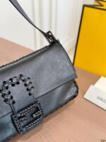 ⁦תיק FENDI Baguette⁩ – תמונה ⁦5⁩
