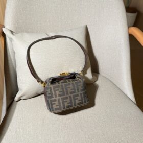 תיק FENDI