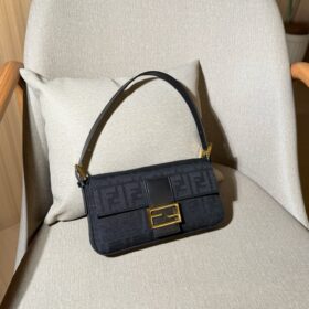 תיק FENDI Baguette