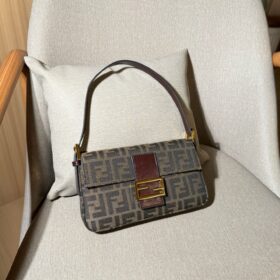 תיק FENDI Baguette