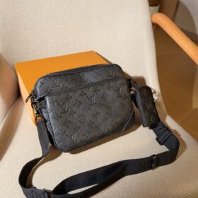 תיק LOUIS VUITTON